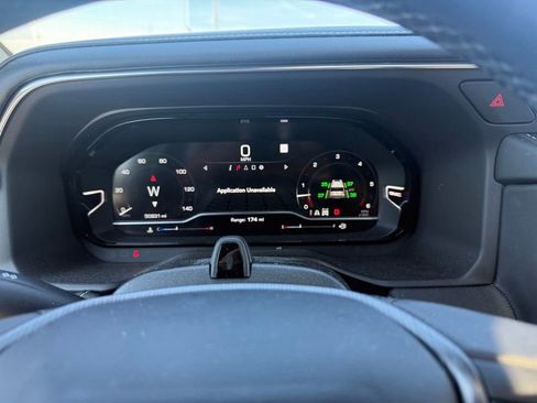 Used 2023 GMC Yukon XL Denali Ultimate AWD/4WD image 13