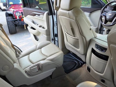 Used 2017 Cadillac Escalade Luxury AWD/4WD image 53