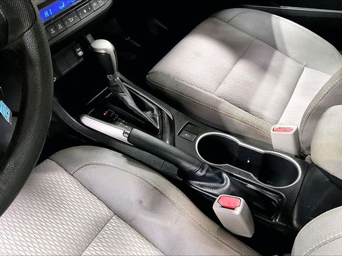 Used 2015 Toyota Corolla LE image 16