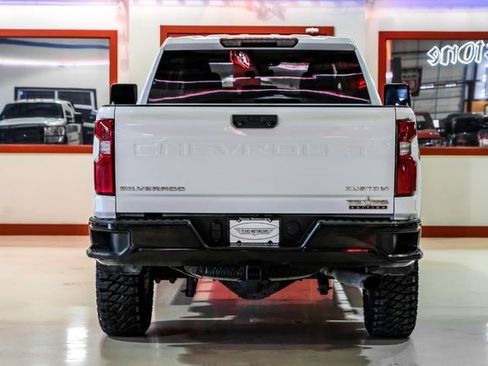 Used 2021 Chevrolet Silverado 2500 Custom w/ Custom Value Package image 11