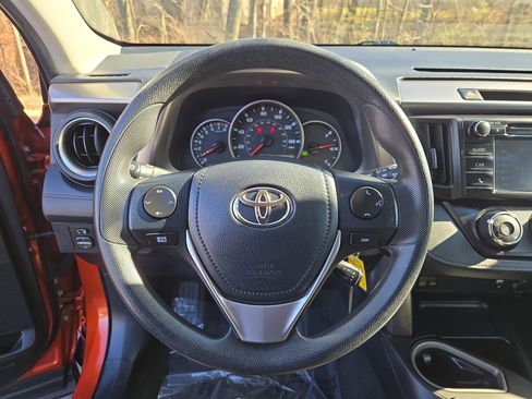 Used 2016 Toyota RAV4 LE image 15