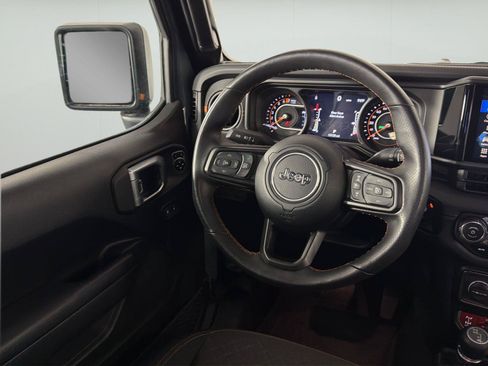 Used 2024 Jeep Gladiator Mojave w/ Convenience Group AWD/4WD image 9