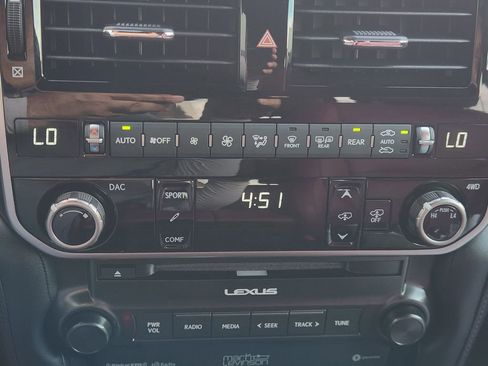Certified 2022 Lexus GX 460 Luxury w/ Sport Design Package AWD/4WD image 18
