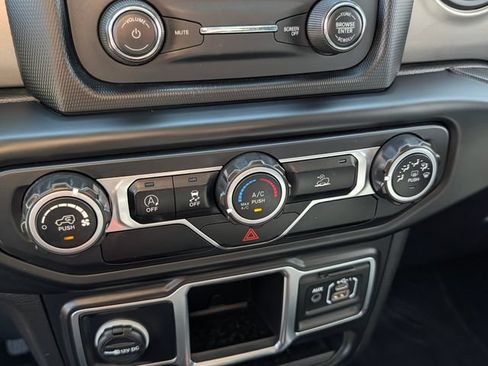 Used 2021 Jeep Wrangler Sport AWD/4WD image 20