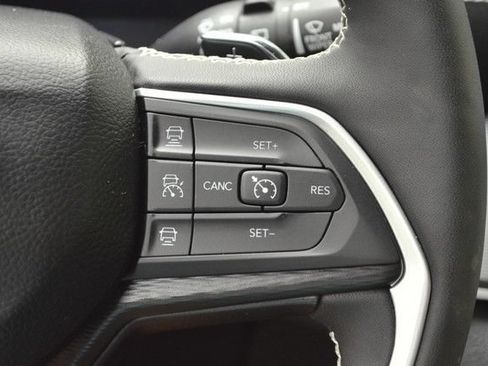 Used 2024 Jeep Grand Cherokee Laredo X w/ Luxury Tech Group I AWD/4WD image 21