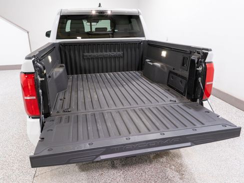 Used 2024 Toyota Tacoma Limited w/ Limited Package (LT) image 11