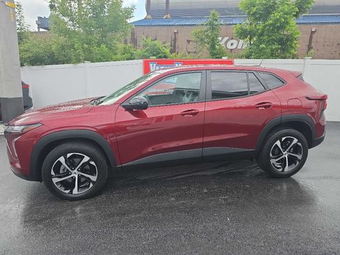 Used 2024 Chevrolet Trax RS w/ Driver Confidence Package FWD image 11
