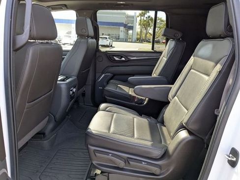 Used 2022 GMC Yukon XL Denali w/ Denali Premium Package image 36