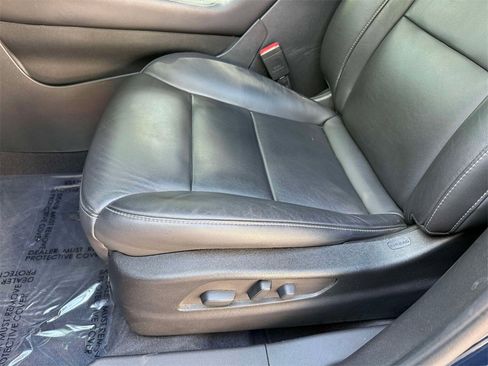 Certified 2022 Cadillac XT4 Premium Luxury w/ Technology Package image 3