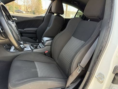 Used 2022 Dodge Charger R/T w/ Blacktop Package image 25