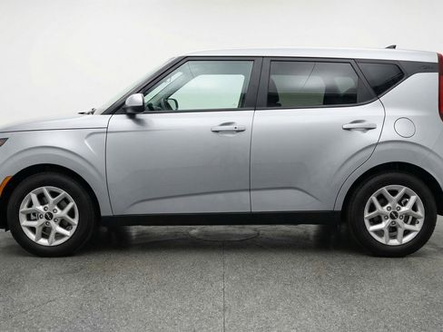 Used 2025 Kia Soul LX w/ LX Technology Package image 5