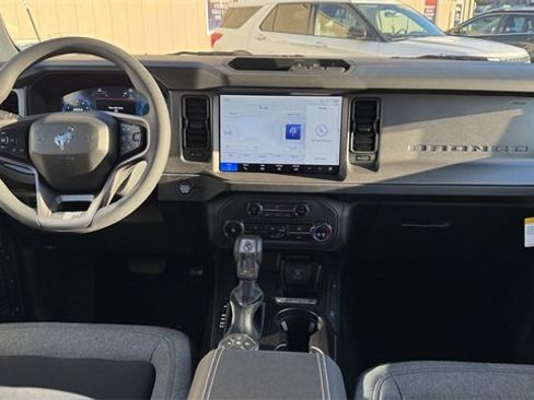 New 2025 Ford Bronco Base image 18