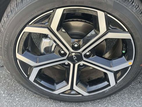 New 2026 Kia Niro SX Touring image 6