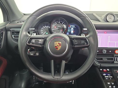 Used 2025 Porsche Macan image 14