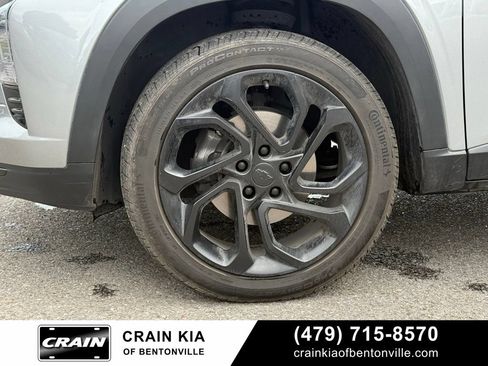 Used 2025 Chevrolet Trax RS w/ Sunroof Package FWD image 34