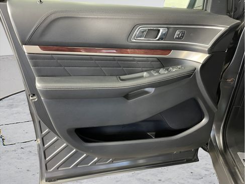 Used 2018 Ford Explorer Platinum AWD/4WD image 9