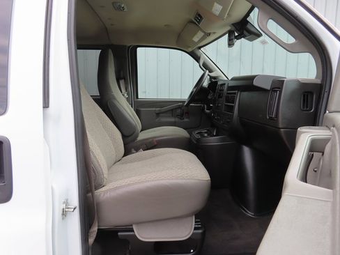 Used 2025 Chevrolet Express 3500 LT image 20