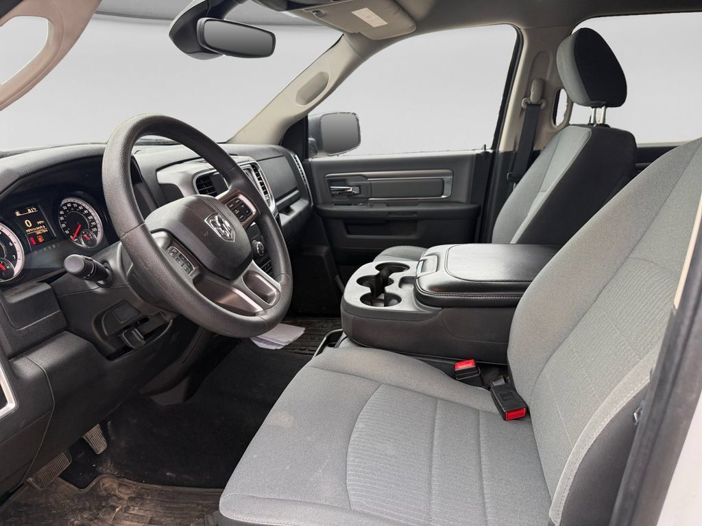 Used 2022 RAM 1500 Classic SLT AWD/4WD image 19