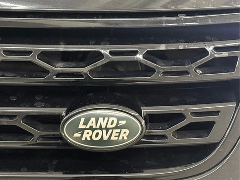 Used 2020 Land Rover Discovery HSE image 36