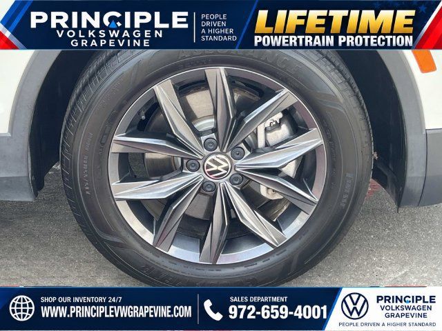 Used 2023 Volkswagen Tiguan SE FWD image 3