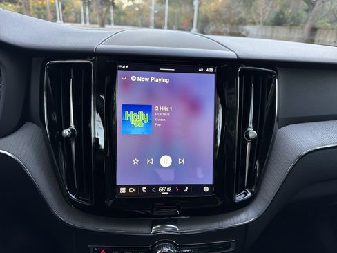 Certified 2025 Volvo XC60 B5 Plus image 23