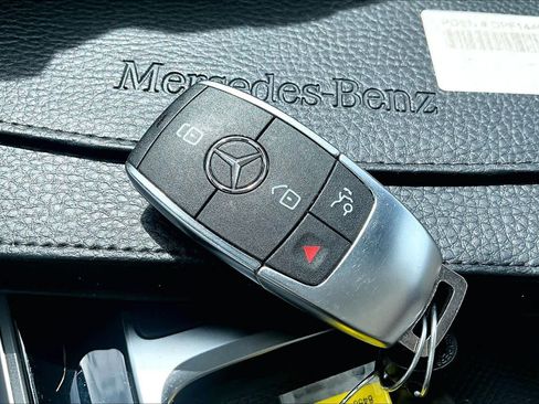 Used 2025 Mercedes-Benz GLB 250 image 15