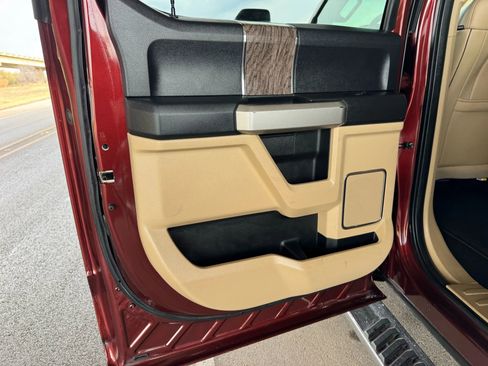 Used 2017 Ford F250 Lariat w/ Chrome Package image 19