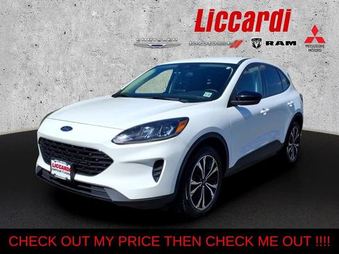 Used 2022 Ford Escape SE w/ SE Sport Appearance Package AWD/4WD image 3