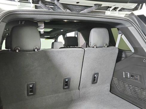 Used 2023 Chevrolet Tahoe Z71 w/ Luxury Package AWD/4WD image 20