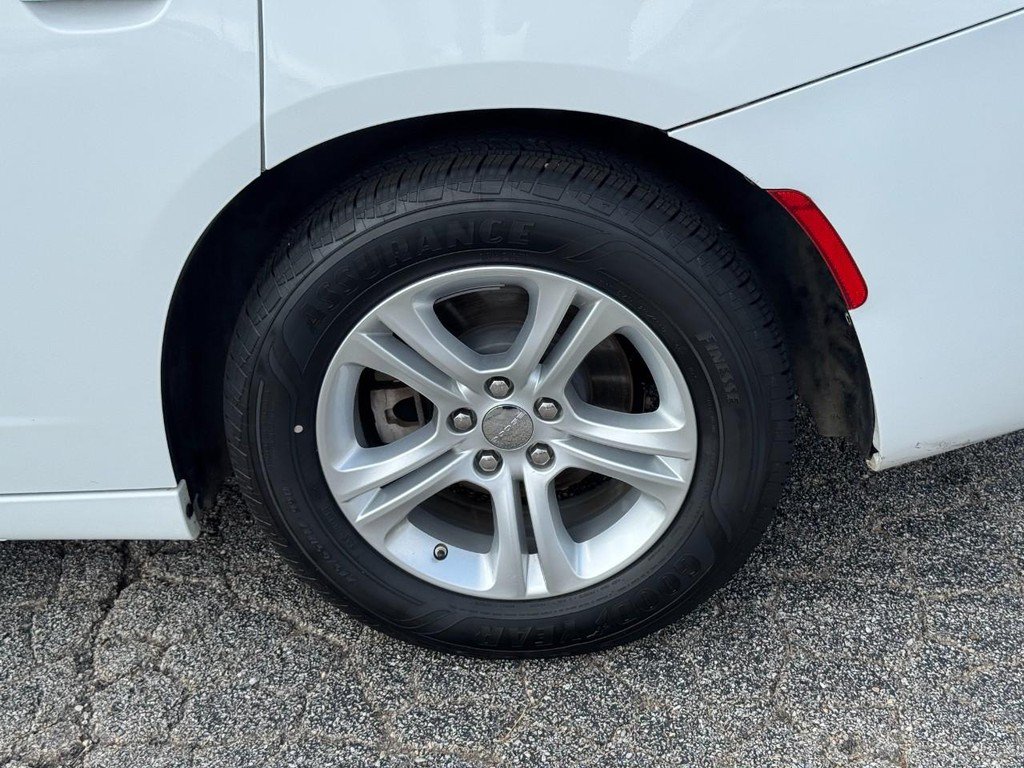 Used 2023 Dodge Charger SXT RWD image 7