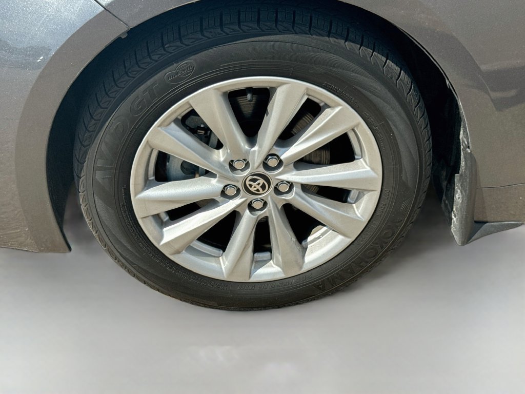 Used 2025 Toyota Corolla XSE FWD image 30