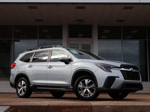 Used 2024 Subaru Ascent Premium w/ Convenience Package image 1