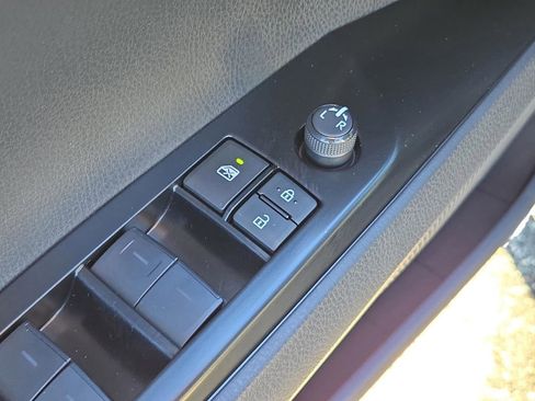 Used 2025 Toyota Camry SE image 28