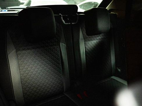 Used 2019 Volkswagen Tiguan S image 11