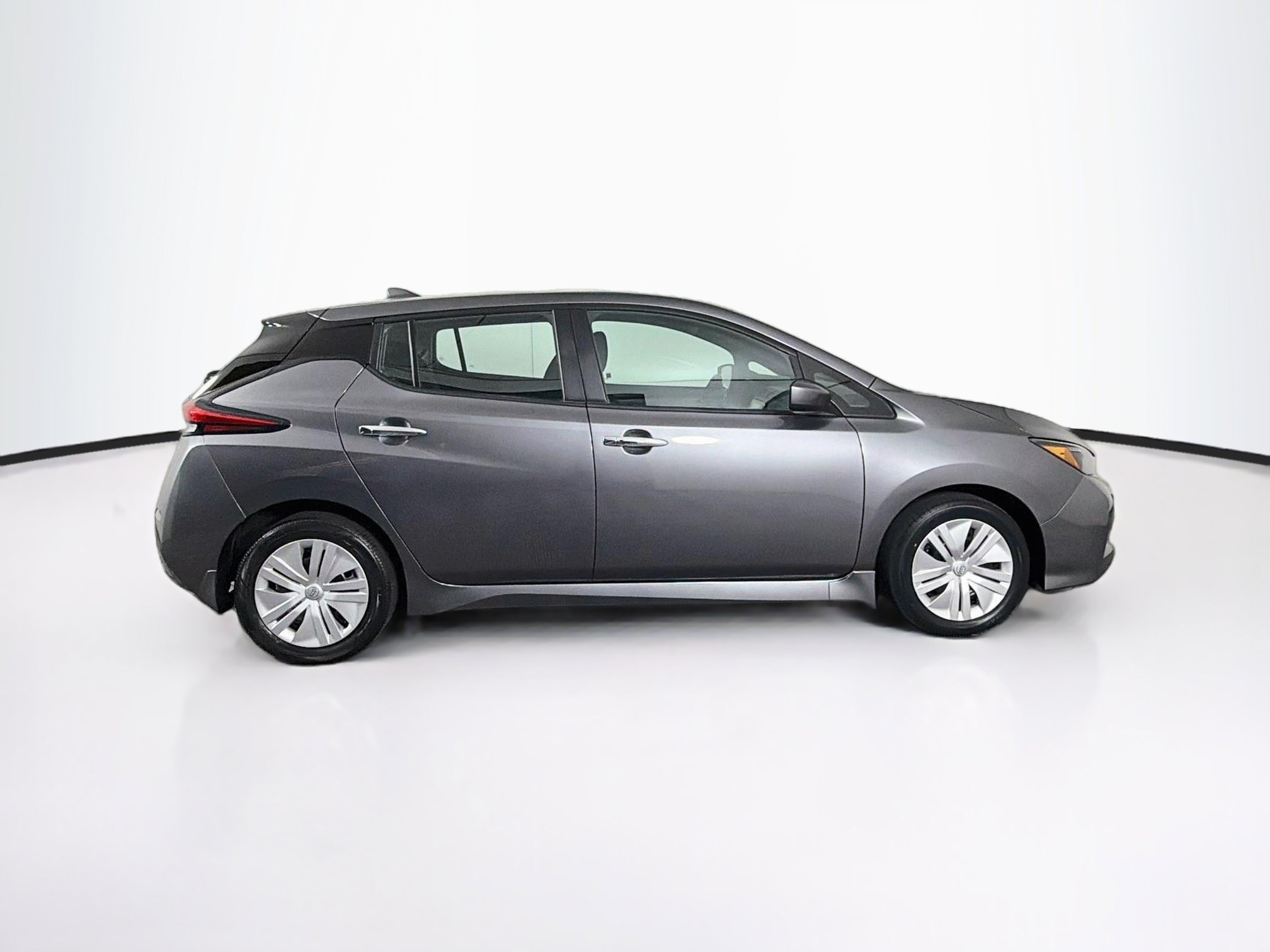 Used 2025 Nissan Leaf S FWD image 10