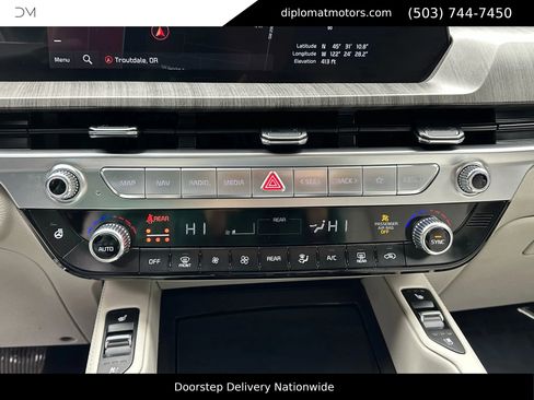 Used 2023 Kia Telluride EX w/ EX Captain's Chair Package image 32