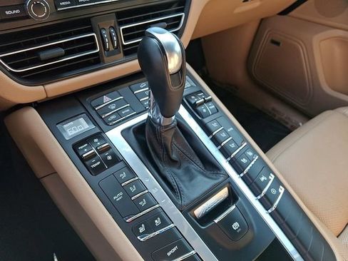 Used 2019 Porsche Macan AWD/4WD image 17