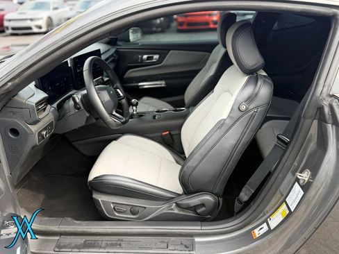 Used 2025 Ford Mustang GT RWD image 12