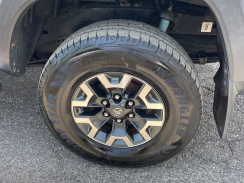 Used 2016 Toyota Tacoma TRD Off-Road w/ Towing Package AWD/4WD image 15