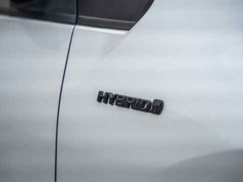 Certified 2021 Toyota Prius FWD image 16