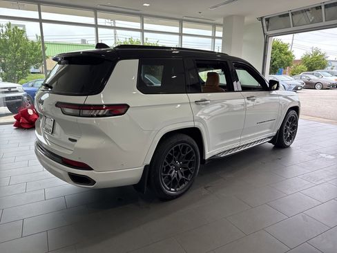 Used 2024 Jeep Grand Cherokee L Summit AWD/4WD image 8