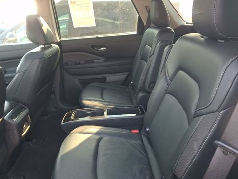 Used 2023 Nissan Pathfinder SL w/ SL Premium Package AWD/4WD image 11