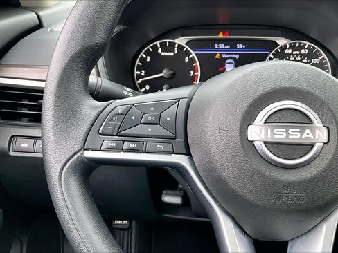 Used 2025 Nissan Altima 2.5 SV FWD image 24