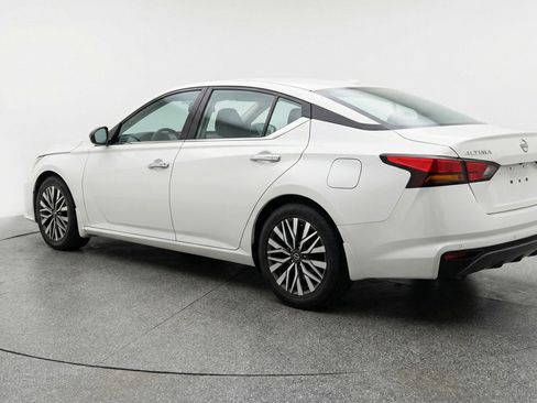Used 2025 Nissan Altima 2.5 SV FWD image 6