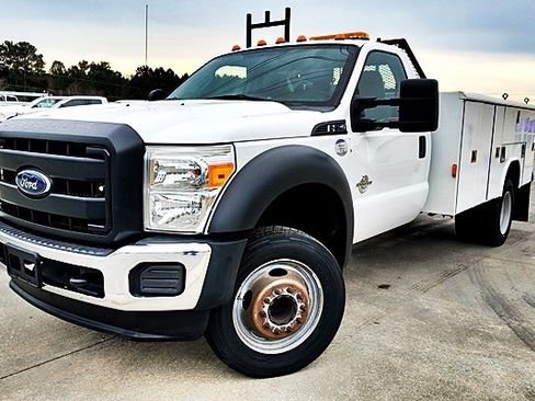 Used 2016 Ford F550 2WD Regular Cab Super Duty image 1