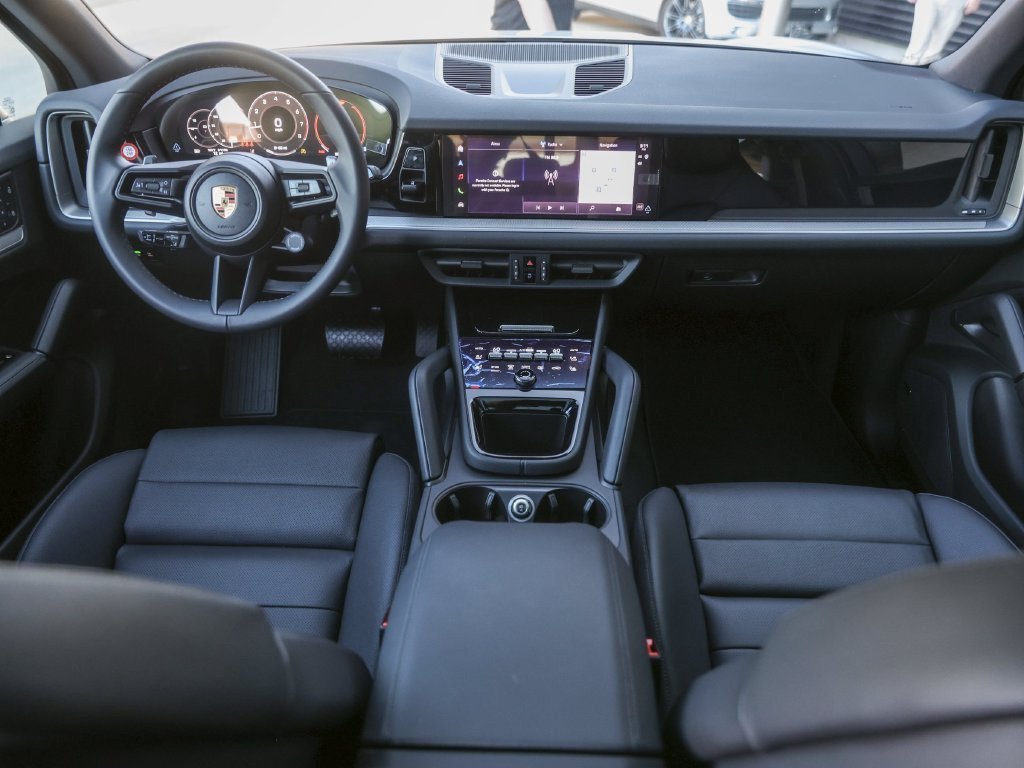 Certified 2026 Porsche Cayenne AWD/4WD image 32