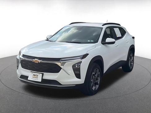 Used 2025 Chevrolet Trax LT FWD image 7