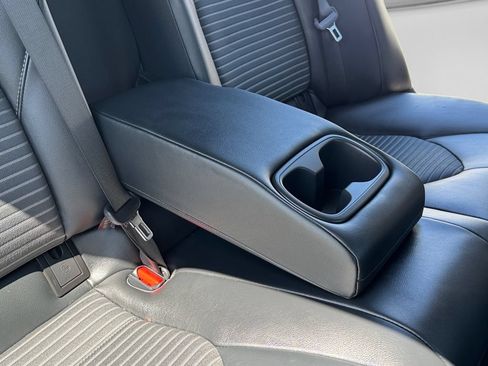 Used 2020 Toyota Camry SE w/ Sunroof Package FWD image 20