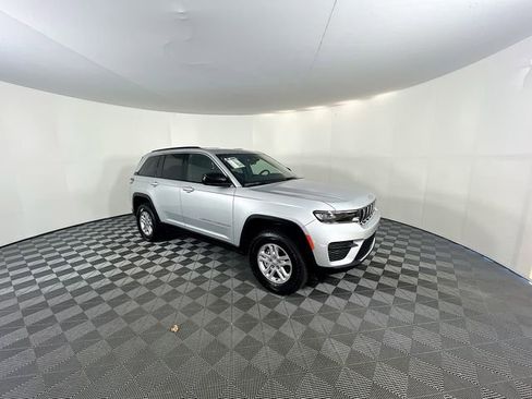 New 2025 Jeep Grand Cherokee Laredo w/ Luxury Tech Group I image 2