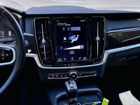 Used 2017 Volvo S90 T5 Momentum w/ Vision Package FWD image 7